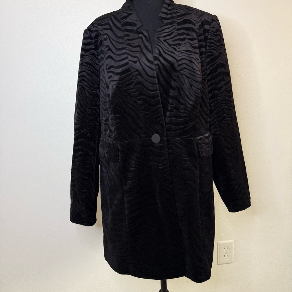 Chico’s Black Zebra Jacquard Blazer Animal Print Jacket Size 2 Large - Picture 1 of 8